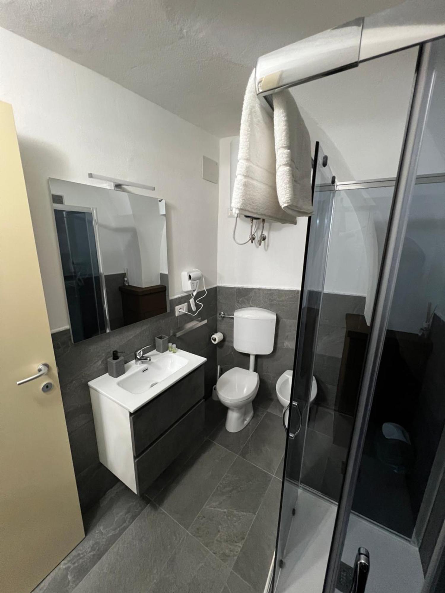 Station Rooms37 ซัสซารี ภายนอก รูปภาพ
